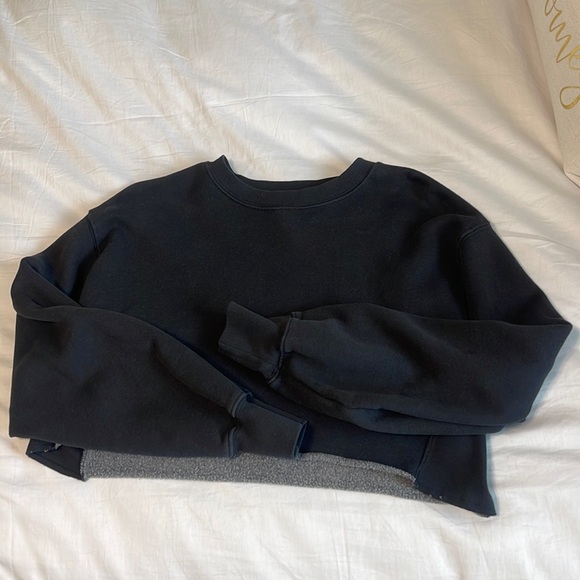 TNA Tops - TNA Aritzia Cropped Sweatshirt